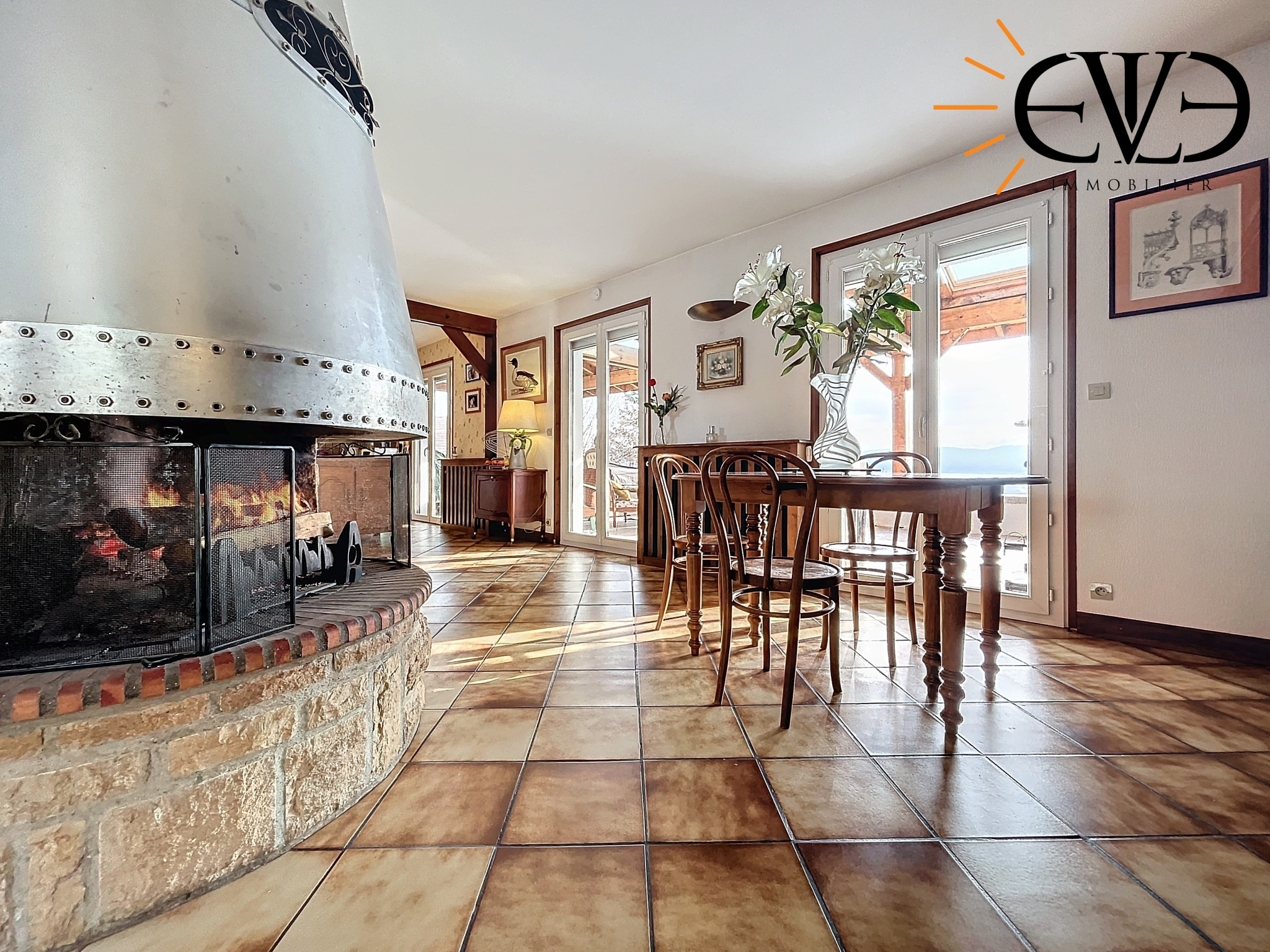 À Vendre :  ‘L’Horizon’   Grande maison avec 1850m2 de terrain   Vue Imprenable sur la Chaîne