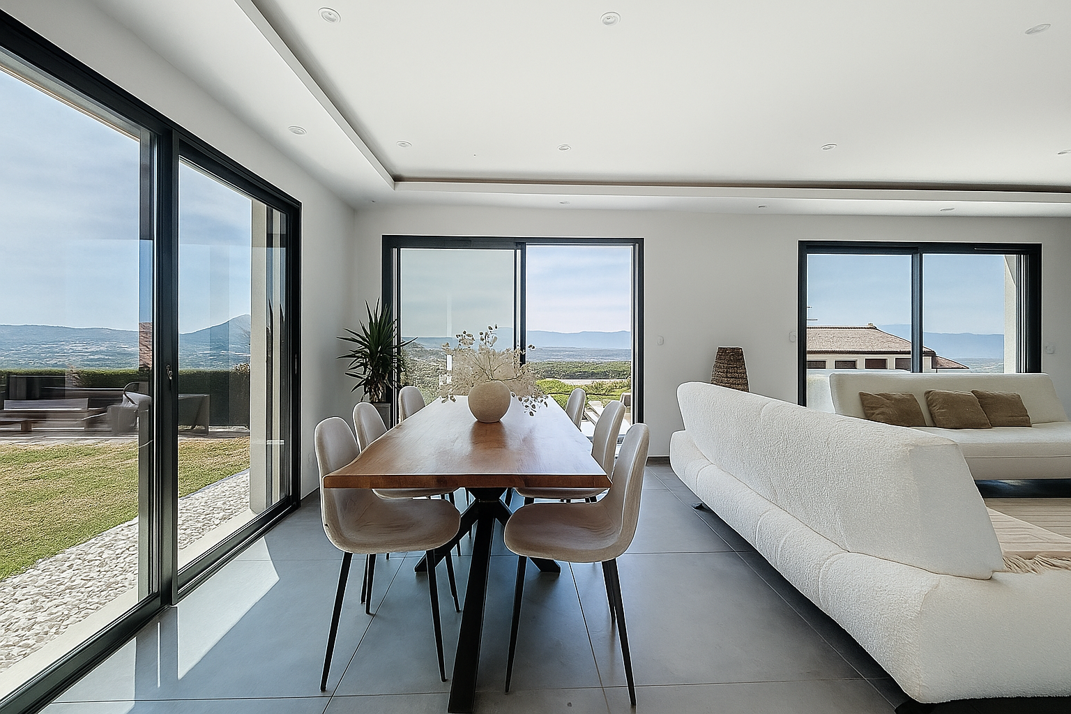 À vendre, L’Imprenable, une somptueuse villa neuve avec une vue panoramique