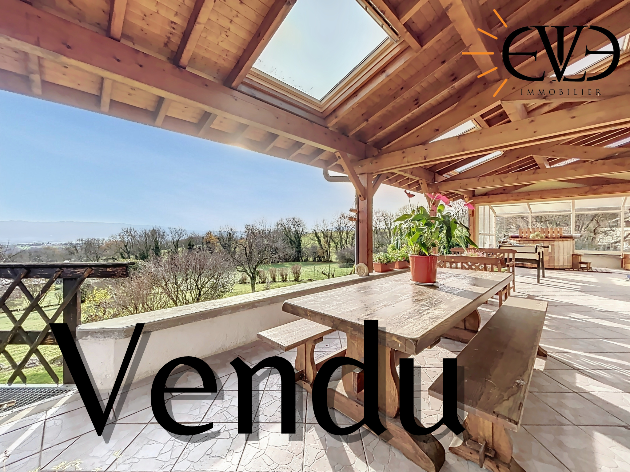 À Vendre :  ‘L’Horizon’   Grande maison avec 1850m2 de terrain   Vue Imprenable sur la Chaîne