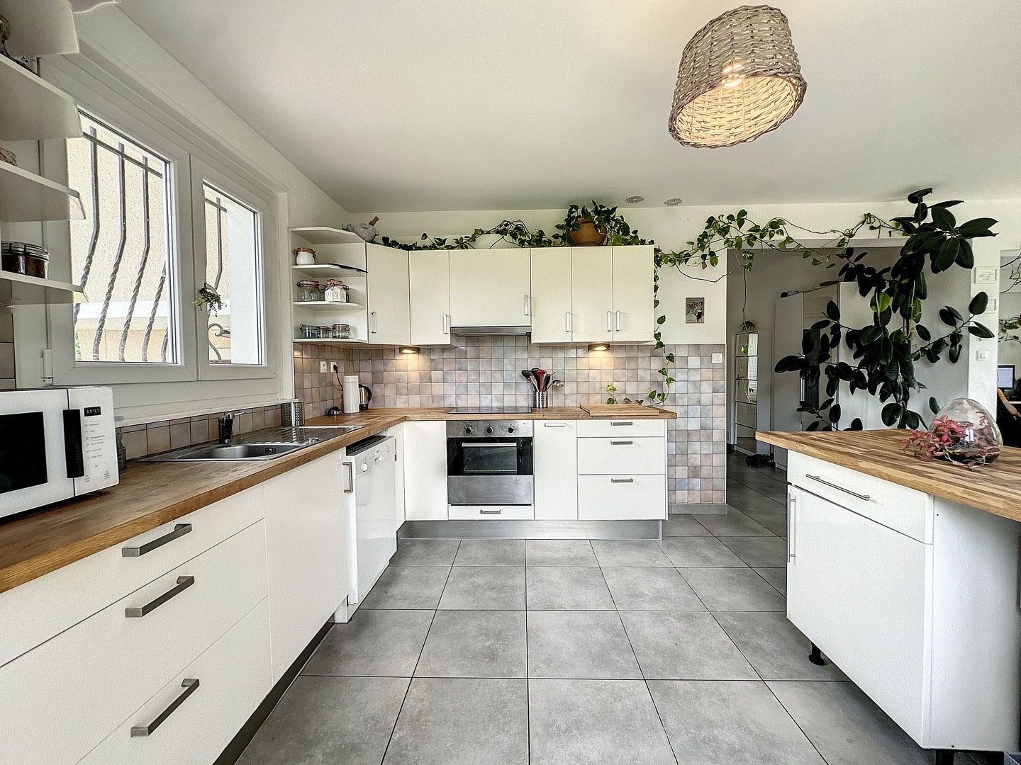 La Douce Viryenne – Maison de Deux Appartements avec un grand Terrain