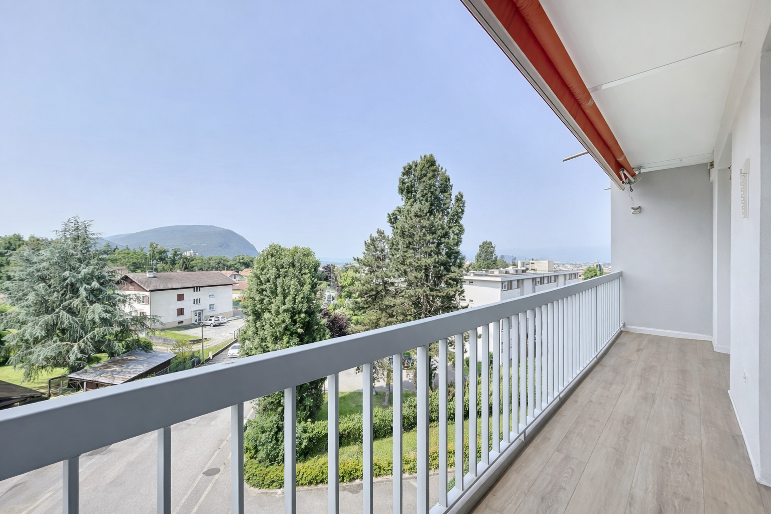 À louer :Superbe T4 rénové de 76 m2 avec balcon & loggias