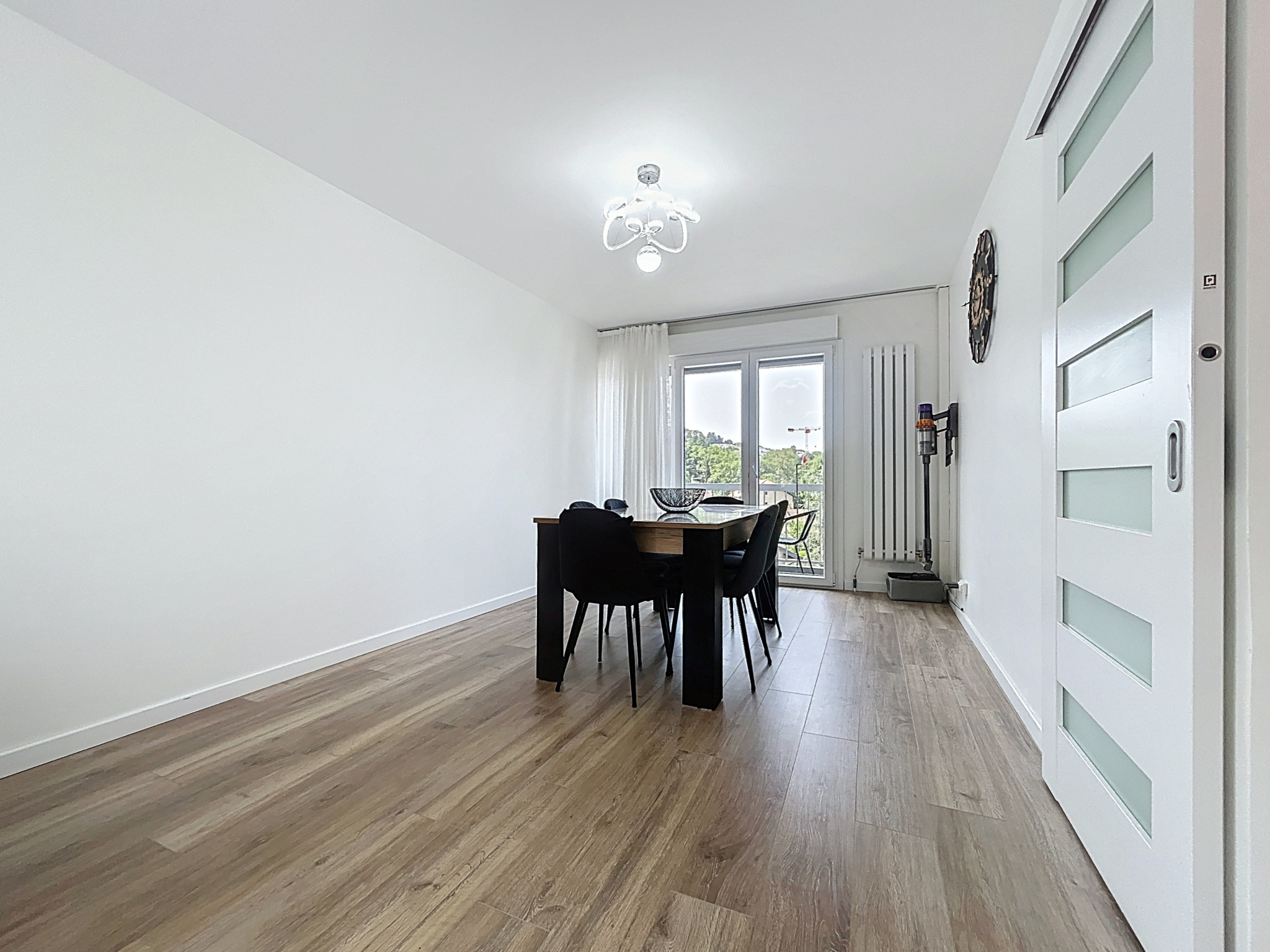 À louer :Superbe T4 rénové de 76 m2 avec balcon & loggias