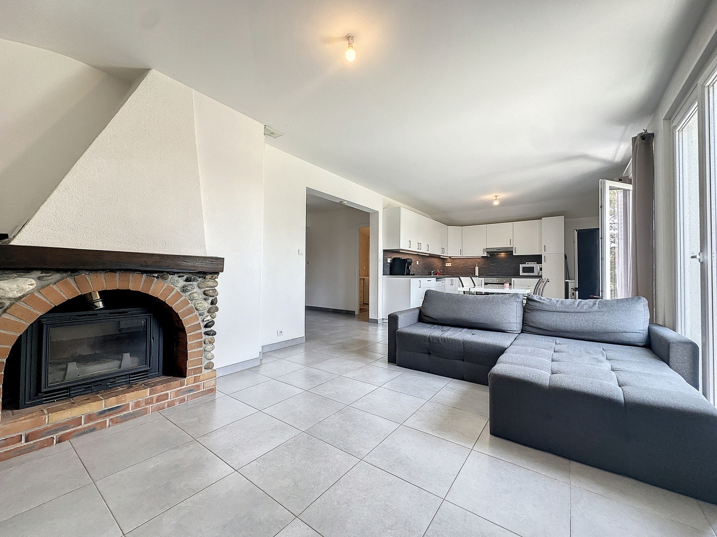 La Douce Viryenne – Maison de Deux Appartements avec un grand Terrain