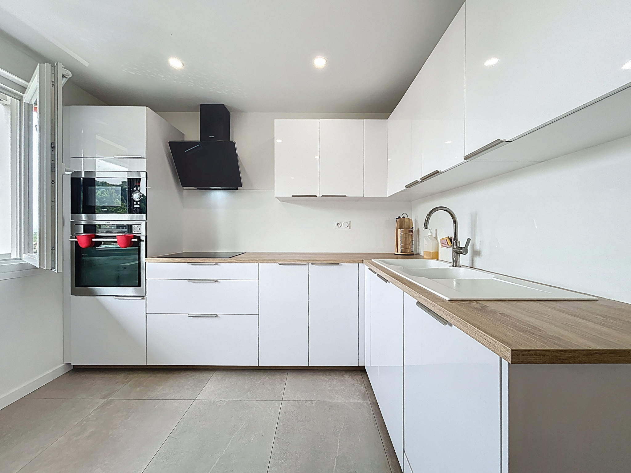 À louer :Superbe T4 rénové de 76 m2 avec balcon & loggias