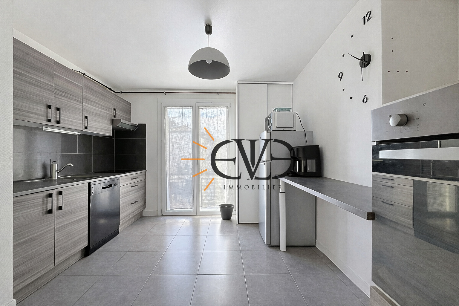 À vendre   Le Malin Appartement T3 rénové de 63 m2 à Annemasse   Opportunité à fort potentiel